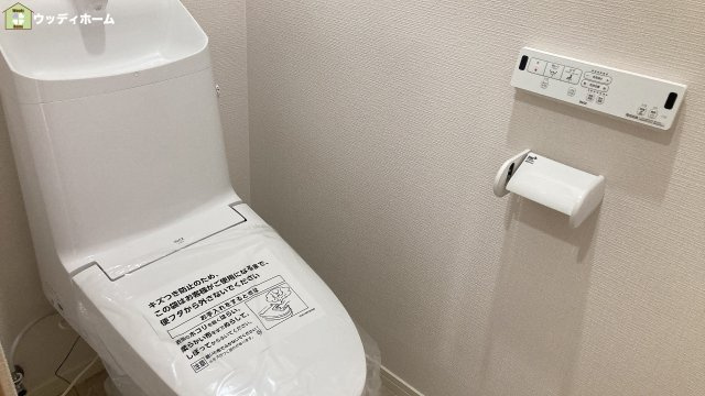 川口市行衛　中古一戸建てのトイレ
