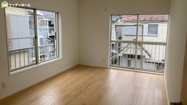 川口市行衛　中古一戸建ての寝室