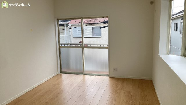 川口市行衛　中古一戸建ての洋室