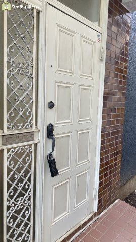 川口市行衛　中古一戸建ての玄関