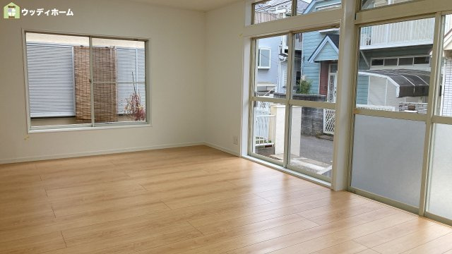 川口市行衛　中古一戸建ての居間・リビング