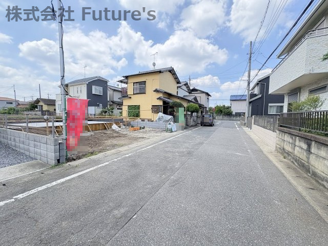 吉川市中曽根2丁目　新築戸建　全1棟の前面道路含む現地写真|前面道路含む現地写真です。
