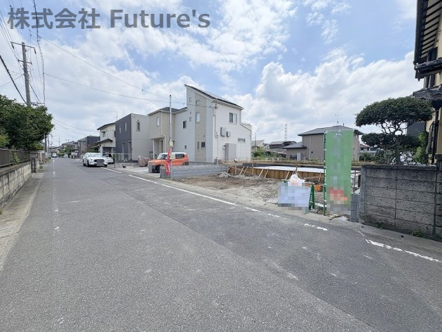 吉川市中曽根2丁目　新築戸建　全1棟の前面道路含む現地写真|前面道路含む現地写真です。