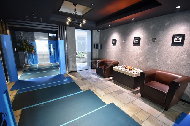 ショウエイ靭のエントランス