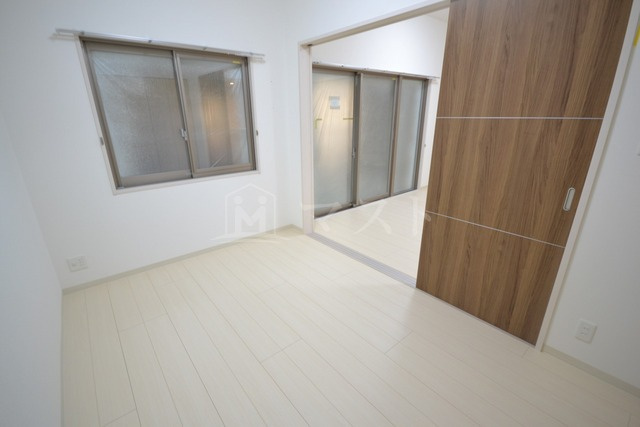 ショウエイ靭の内装