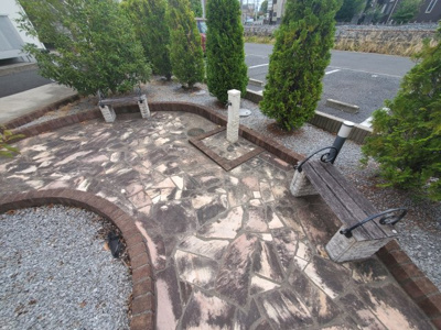 【その他共用部分】 | グリーンヴィレッジB棟 | 共用の水道とベンチがあります