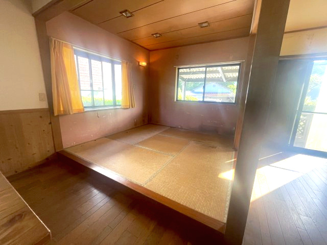 高島市鹿ケ瀬中古戸建の洋室