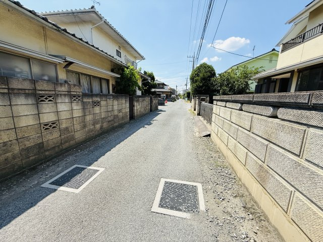 東松山市幸町 古家付土地78坪の前面道路含む現地写真|南側約3.6ｍ公道に約16.5ｍ接道