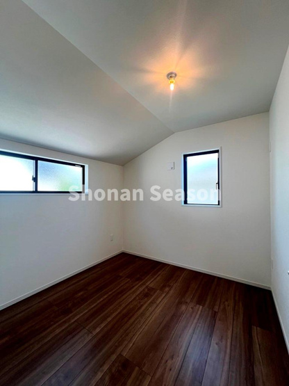 【洋室】 | 湘南の海風吹き抜ける全室2面採光◎
陽当たりはもちろん、風通りも良好ですよ♪