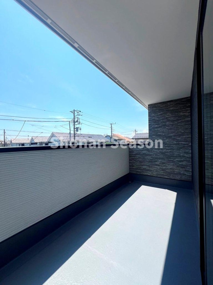 【バルコニー】 | 家族分の洗濯物・お布団も気持ちよく乾きますよ♪