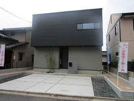 広島市安佐南区安東５丁目　新築一戸建ての駐車場