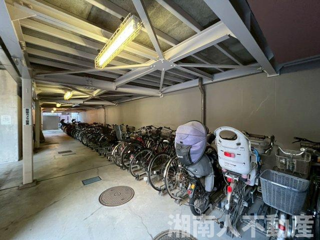 藤沢パークホームズブロードマークの駐輪場