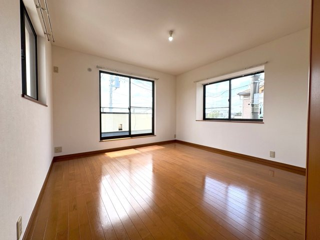 三郷市　新和4丁目　中古戸建の洋室|ゆったりした洋室です