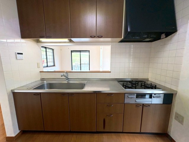 三郷市　新和4丁目　中古戸建のキッチン|キッチンでお料理をお楽しみください