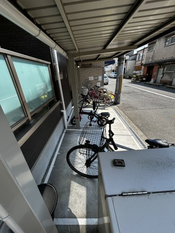 F maison GRACE II番館の駐車場