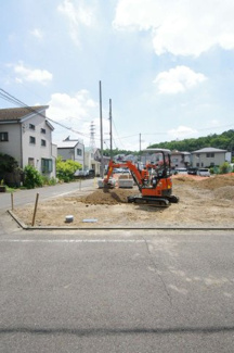 【外観】 | 【仲介手数料無料！！】稲城市大丸　新築戸建て（全3棟）2号棟　6730万円 | 令和7年８月３日撮影　建築中