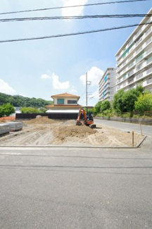 【外観】 | 【仲介手数料無料！！】稲城市大丸　新築戸建て（全3棟）2号棟　6730万円 | 令和7年８月３日撮影　建築中