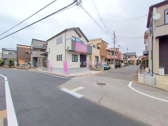 草加市弁天2丁目 新築分譲住宅 A号棟の前面道路含む現地写真