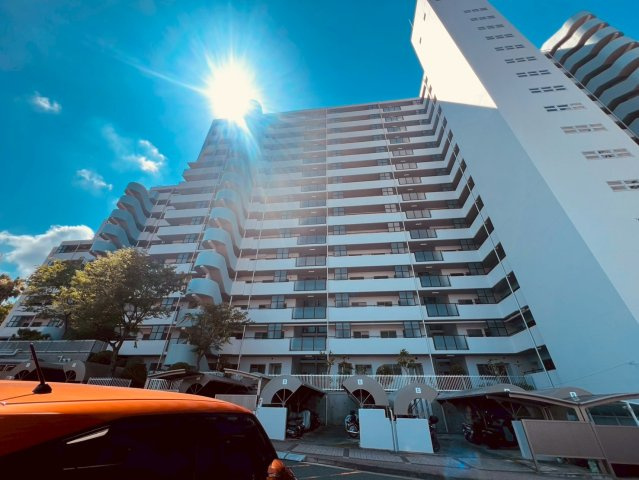 パームスクェアジェームス山の外観