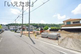 【外観】 | 【仲介手数料無料！！】稲城市大丸　新築戸建て（全3棟）3号棟　6680万円 | 令和7年8月3日撮影　建築中