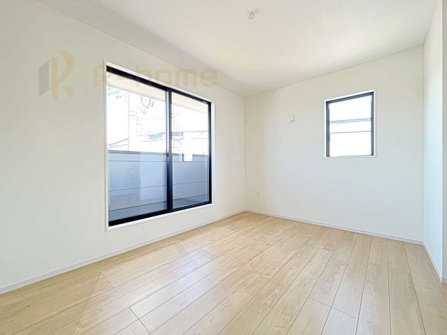 水戸市元吉田町3期　新築戸建て　1号棟の洋室|2面窓の風通しの良い洋室です♪差し込む暖かな陽当たりで、室内がくつろげる空間に早変わりです♪