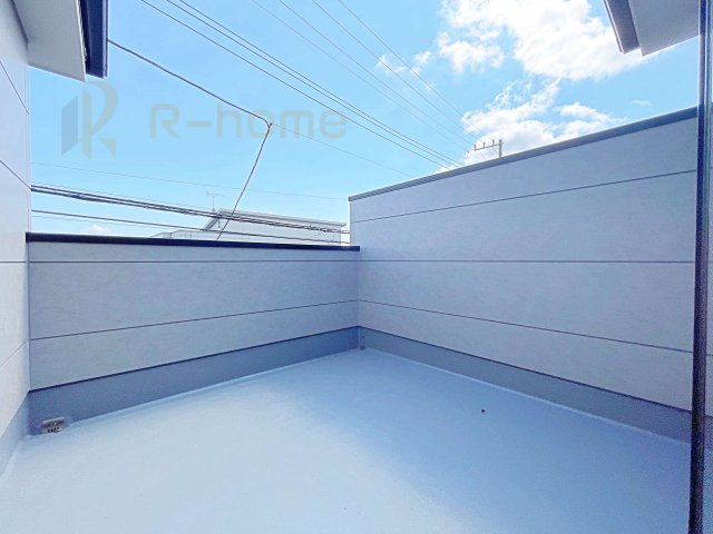 水戸市元吉田町3期　新築戸建て　1号棟のバルコニー|奥行きのあるバルコニーは、お子様をプールで遊ばせたり、カフェテラス風にしたり多目的に利用できます♪