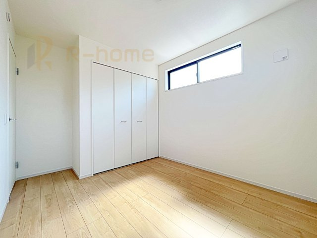 水戸市元吉田町3期　新築戸建て　1号棟の洋室|どんな部屋家具も合わせやすいシンプルな洋室！
たっぷりの日差しと心地よい風が舞い込む住まい♪