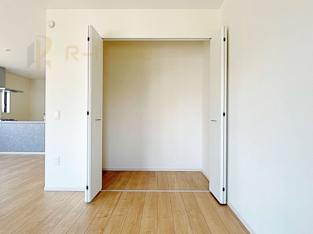 水戸市元吉田町3期　新築戸建て　1号棟の収納|掃除道具などの収納に便利なリビング収納♪共有スペースの収納はあると便利です！