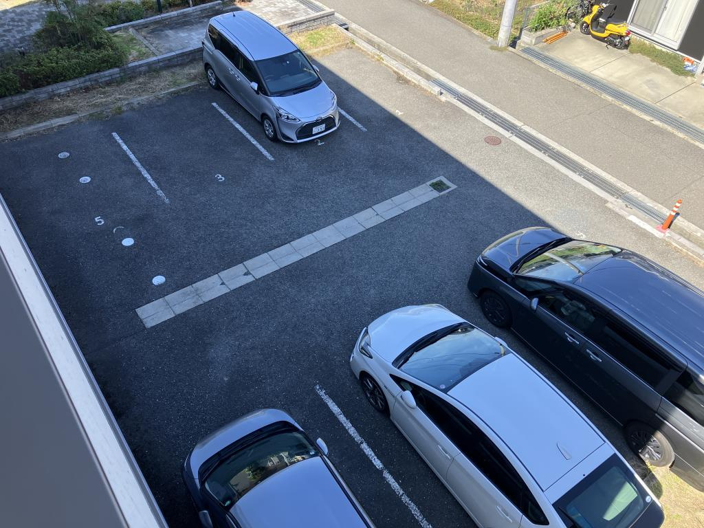 ヴェルドミールステラの駐車場