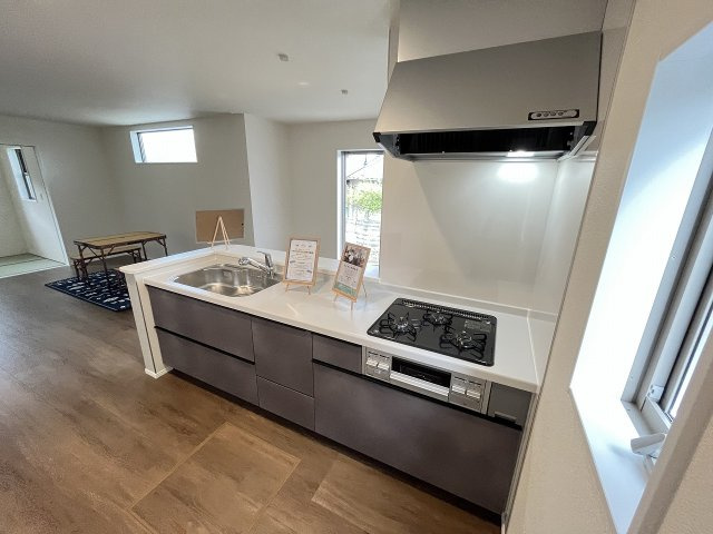 【キッチン】 | 福岡市西区今宿東2丁目　3号棟（全2棟）【仲介手数料無料・0円】 | 施工例。施工例は完成時と異なる場合があります。
