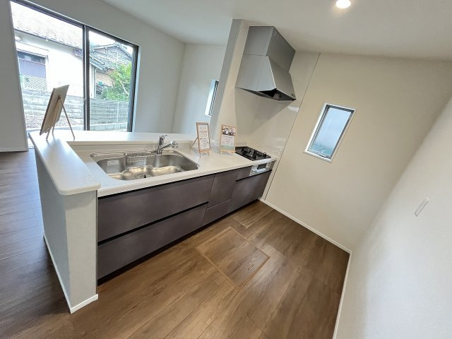 【キッチン】 | 福岡市西区今宿東2丁目　3号棟（全2棟）【仲介手数料無料・0円】 | 施工例。施工例は完成時と異なる場合があります。