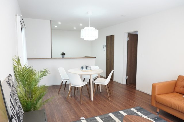 越谷市大字下間久里 新築分譲住宅 全2棟 No,1の居間・リビング