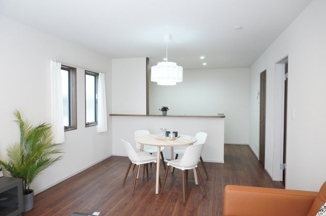 越谷市大字下間久里 新築分譲住宅 全2棟 No,1の居間・リビング