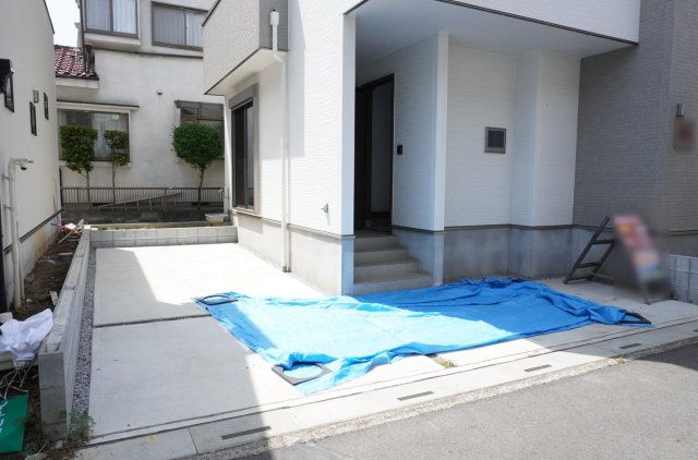 越谷市大字下間久里 新築分譲住宅 全2棟 No,1の駐車場