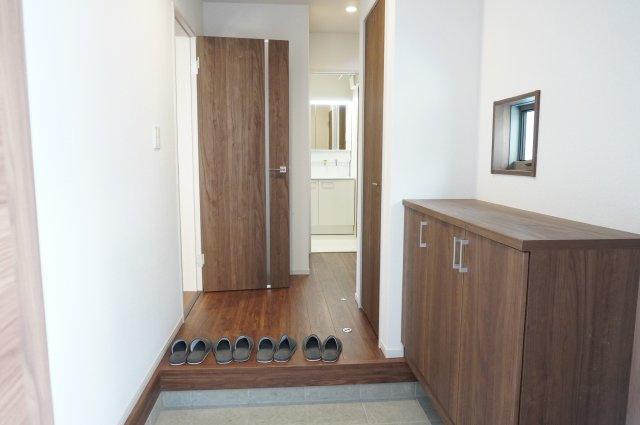 越谷市大字下間久里 新築分譲住宅 全2棟 No,1の玄関