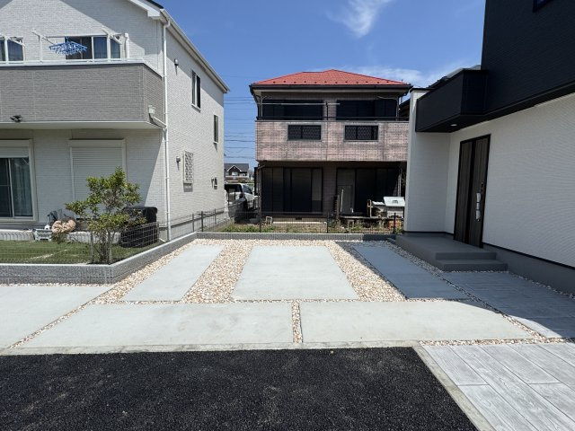 松戸市栄町西２丁目新築戸建【旭町小学校：7分】の駐車場|1号棟駐車スペース・並列2台駐車可