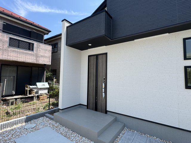 松戸市栄町西２丁目新築戸建【旭町小学校：7分】のエントランス|エントランス・玄関ポーチ