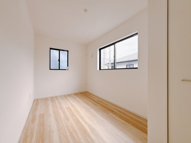 宇都宮市東峰町 ２期 新築住宅 全４棟の洋室|〇1号棟　2F洋室6.2帖〇
全居室にクローゼット完備♪お部屋をより広く活用できます。
※2025年8月撮影