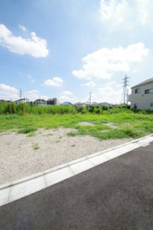 【前面道路含む現地写真】