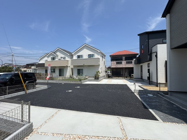 松戸市栄町西２丁目新築戸建【旭町小学校：7分】の前面道路含む現地写真|建物前面協定道路・直径8ｍ
