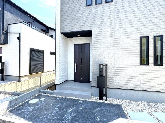 松戸市栄町西２丁目新築戸建【旭町小学校：7分】のエントランス|エントランス・玄関ポーチ