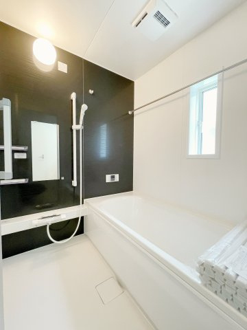 新築戸建・建売　大田原市末広第5　Cradle Garden　全4棟の浴室|浴室乾燥暖房機付きなので夏は涼しく冬は暖かい快適なバスタイムが楽しめます！衣類乾燥も可能です♪