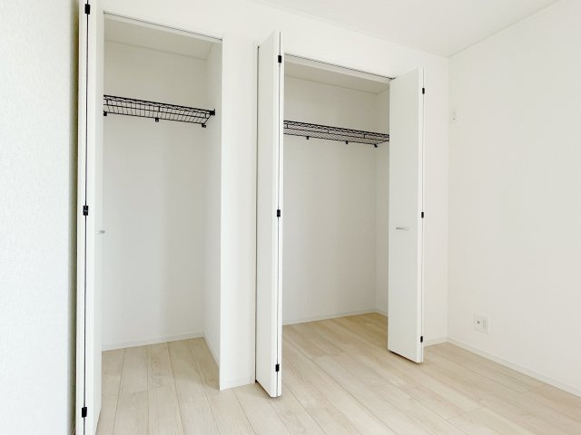 新築戸建・建売　大田原市末広第5　Cradle Garden　全4棟の収納|2か所の使い分けの可能なクローゼット収納！ご夫婦や季節ごとに分けて使用することもできますね！