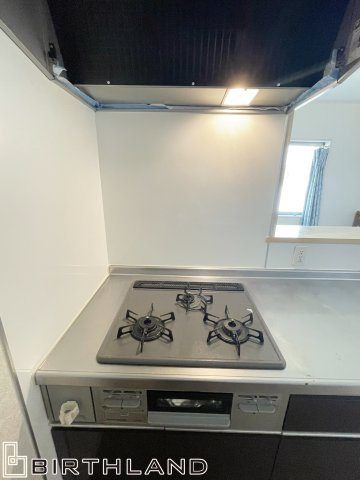 中古戸建・中古住宅　矢吹町善郷内　太陽光パネル搭載　4LDK　善郷小・矢吹中のキッチン|ガスレンジもきれいに使用されています！