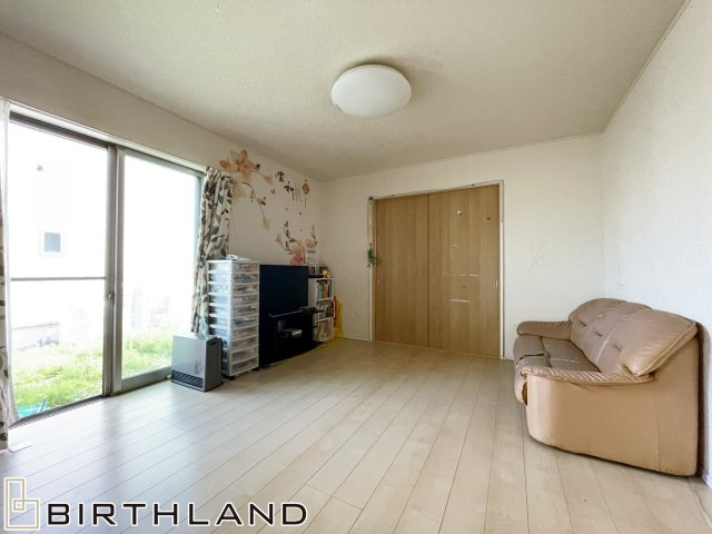 中古戸建・中古住宅　矢吹町善郷内　太陽光パネル搭載　4LDK　善郷小・矢吹中の居間・リビング|陽当たり良好なリビングです！