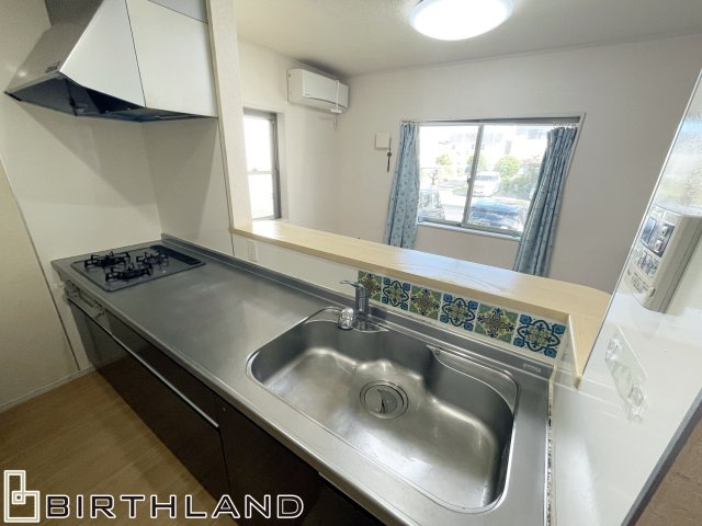 中古戸建・中古住宅　矢吹町善郷内　太陽光パネル搭載　4LDK　善郷小・矢吹中のキッチン|吊戸棚がないので開放感アップ！