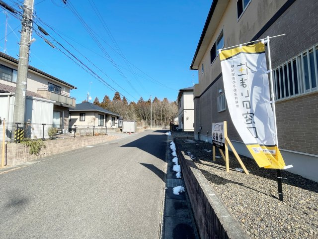 白河市白坂愛宕山　中古戸建　の前面道路含む現地写真