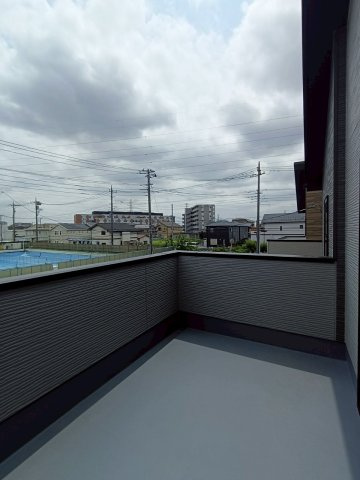 八潮市　八條　新築戸建　全1棟のバルコニー|施工例です
