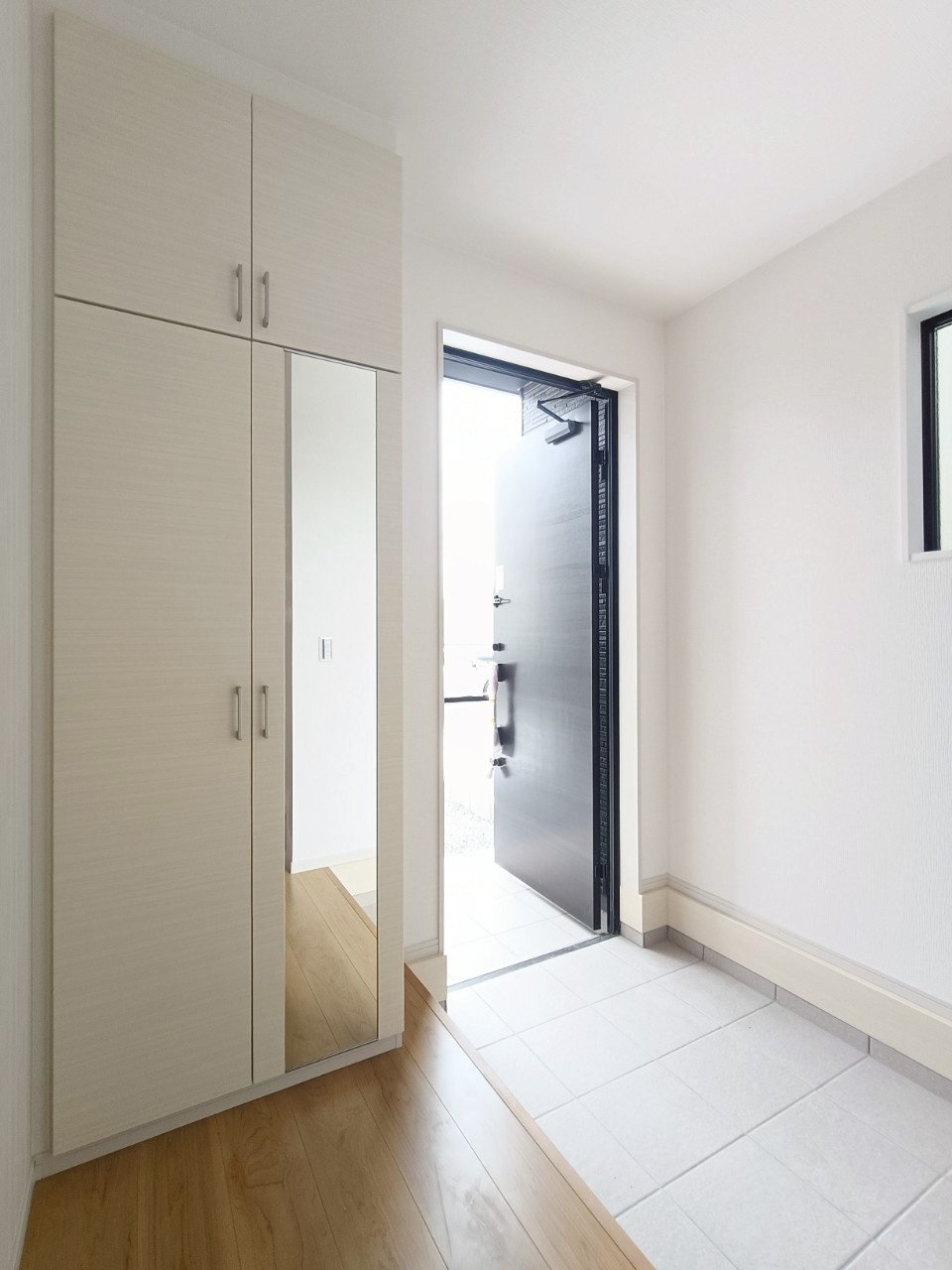 八潮市　八條　新築戸建　全1棟の玄関|施工例です