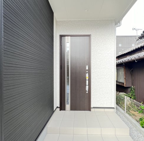 橿原市四条町５期全２棟の玄関